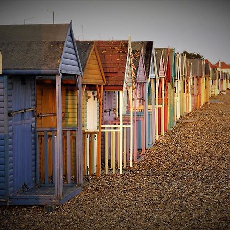 Two Bedroom Private Cottage With Private Parking Just By The Sea Herne Bay Exteriör bild